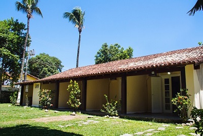 Com mais de uma opção de localização em Maresias, os hospedes do Arco-íris Chalés e Pousada contam com um atendimento diferenciado desde o momento da escolha da acomodação, podendo se hospedar bem próximo à praia e ao agito ou ainda em espaço mais tranqui